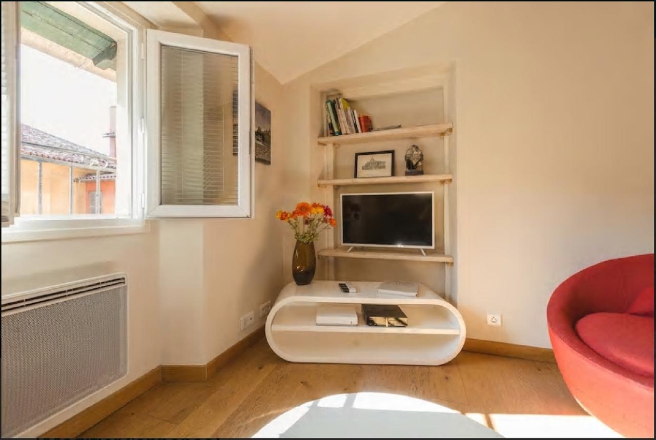 Apartment Renting - Colonna - Place In Old Town